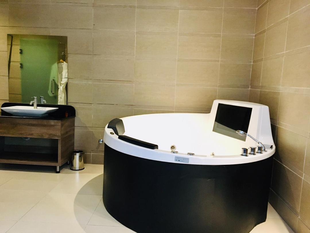 Summerset Continental Hotel Maitama By T E L E Hospitality アブジャ エクステリア 写真