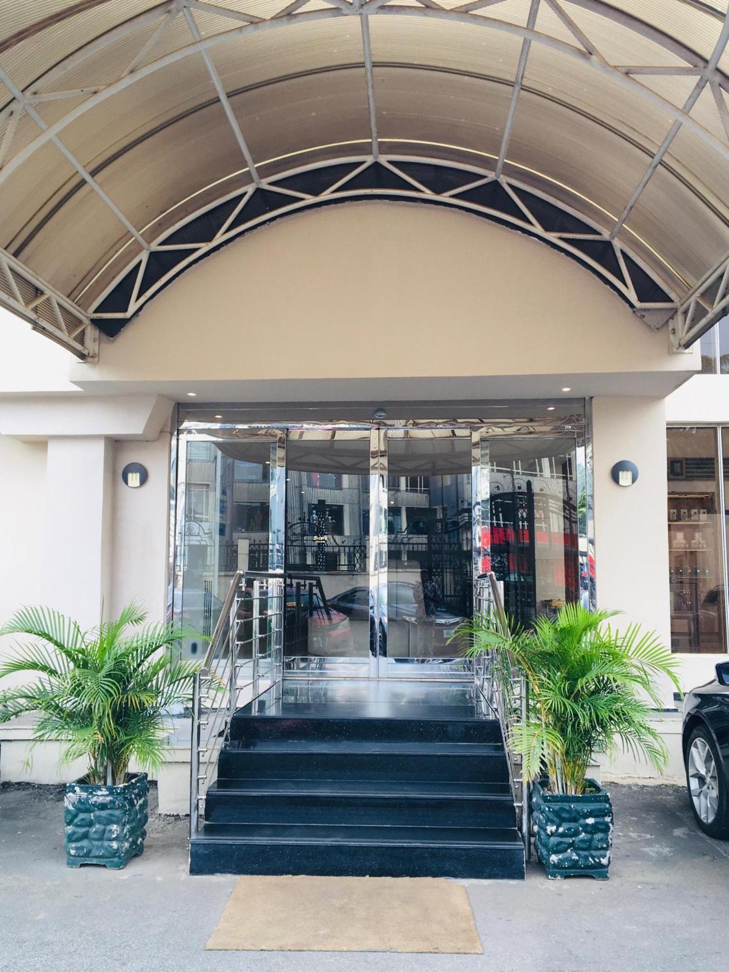 Summerset Continental Hotel Maitama By T E L E Hospitality アブジャ エクステリア 写真