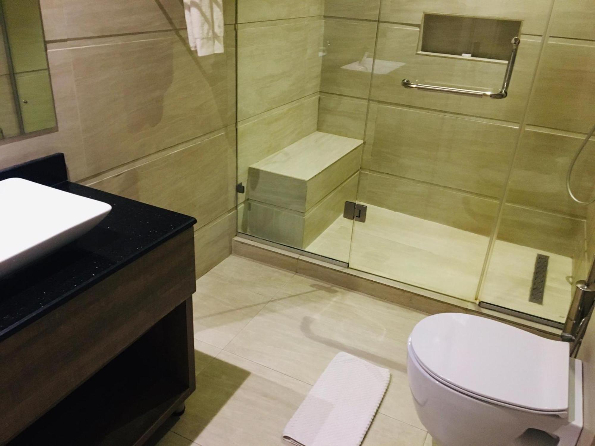 Summerset Continental Hotel Maitama By T E L E Hospitality アブジャ エクステリア 写真