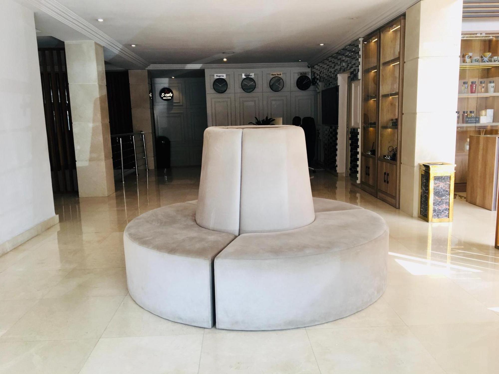 Summerset Continental Hotel Maitama By T E L E Hospitality アブジャ エクステリア 写真