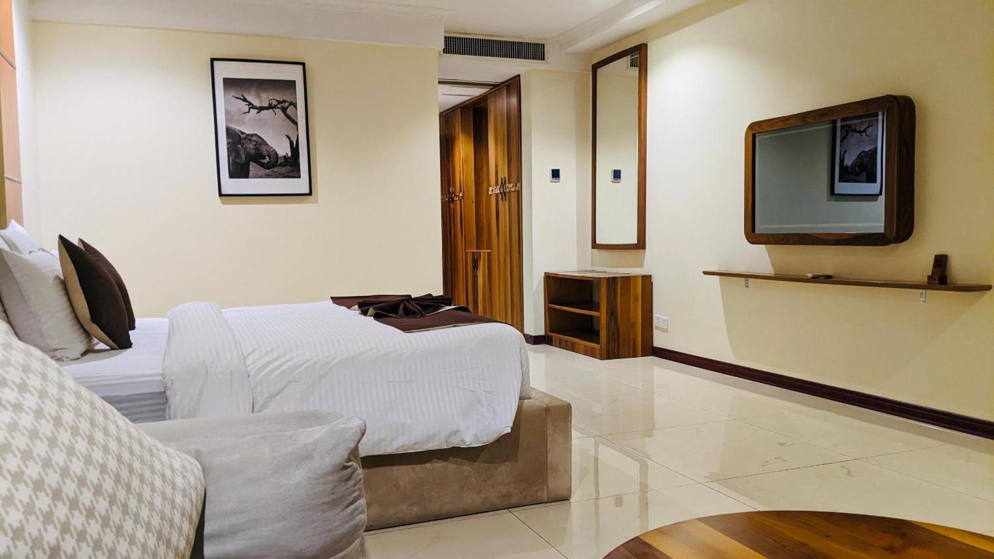 Summerset Continental Hotel Maitama By T E L E Hospitality アブジャ エクステリア 写真
