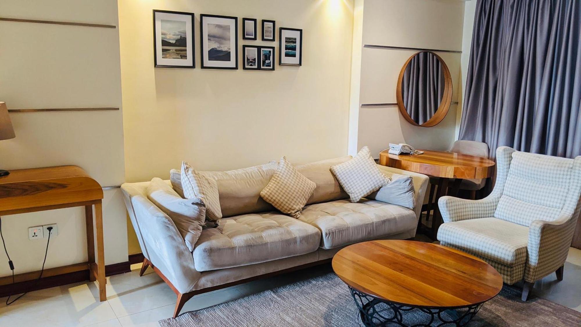 Summerset Continental Hotel Maitama By T E L E Hospitality アブジャ エクステリア 写真
